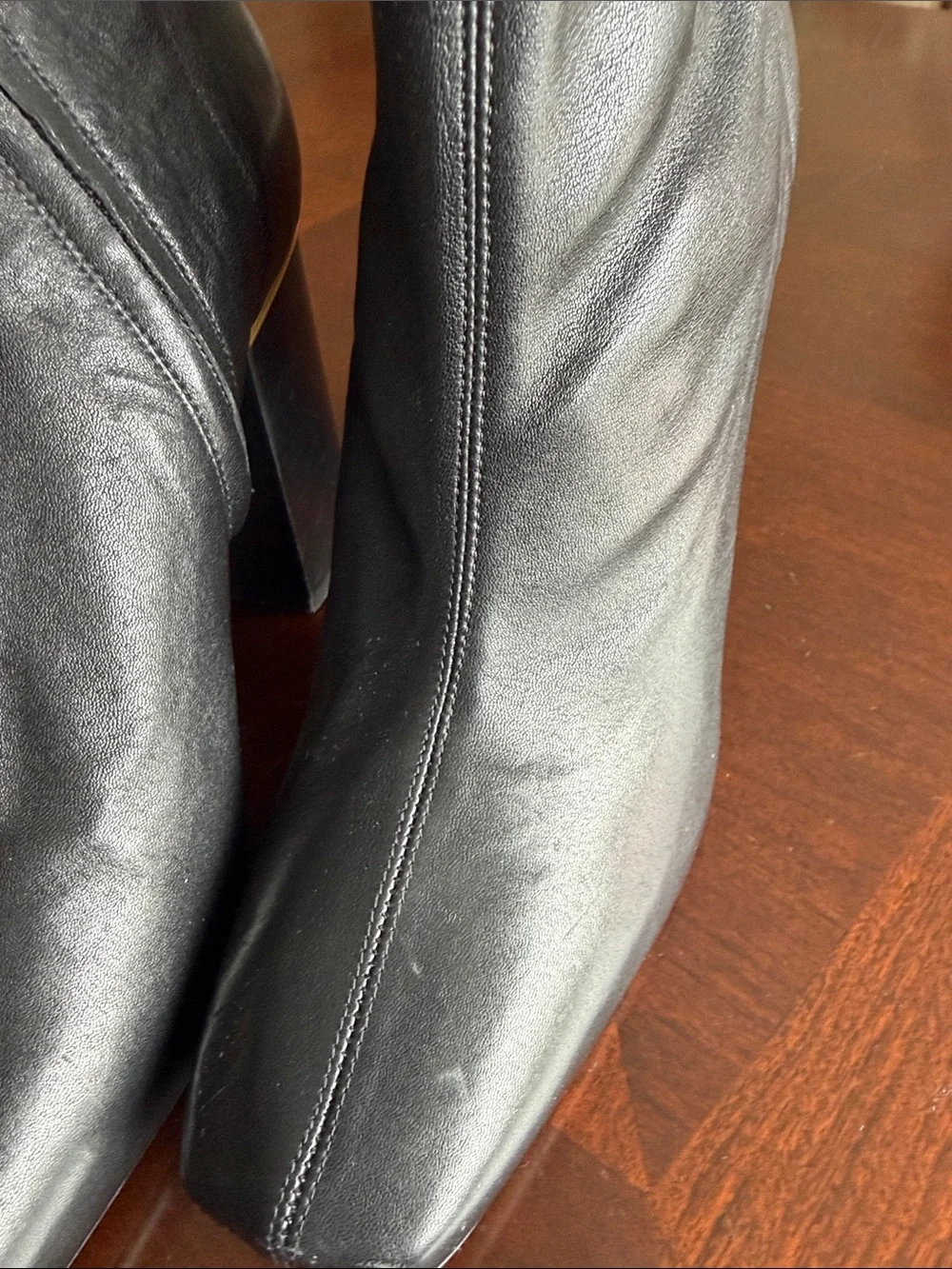Chloé
90mm Ambre ankle boots
 Ankle Boots with Gold Trim NWT size 40 or 9.5 - Picture 9 of 13